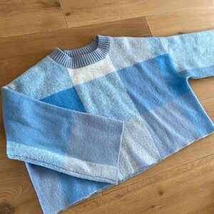 🦄 Jessica Simpson crop sweater with subtly flared sleeves
